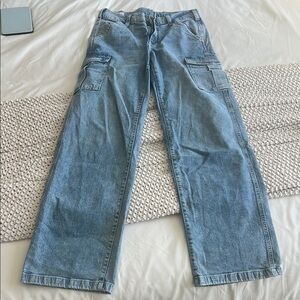 GAP Women’s 90s Loose Cargo Jeans! Excellent condition, worn once.